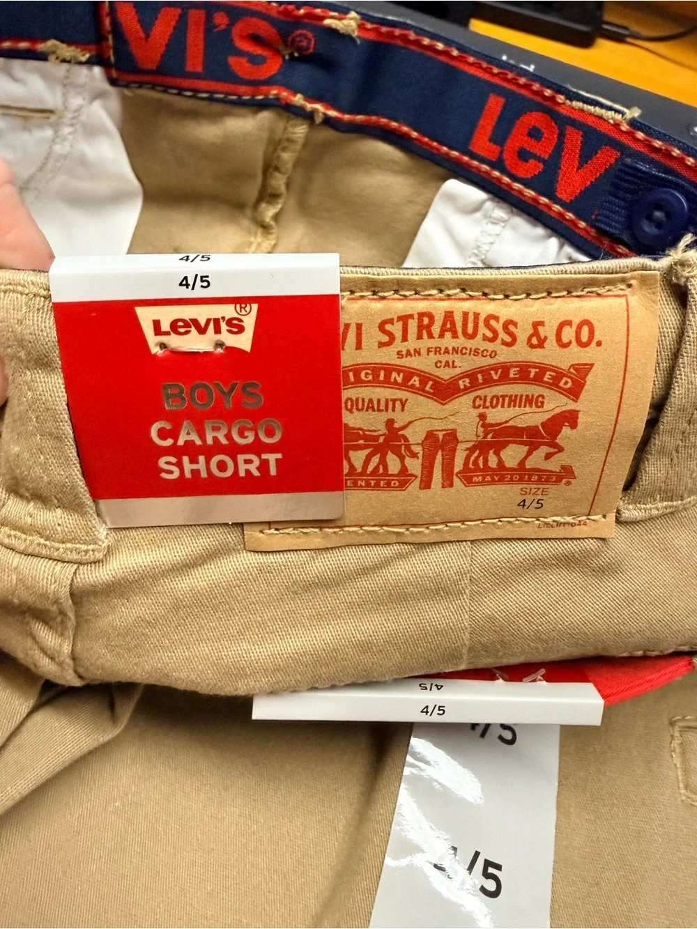 Levi’s Tan  Cargo Shorts sz 4/5